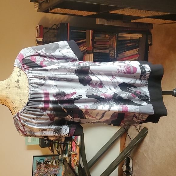 Maurices size 3 geometric abstract design blouse - Picture 3 of 6